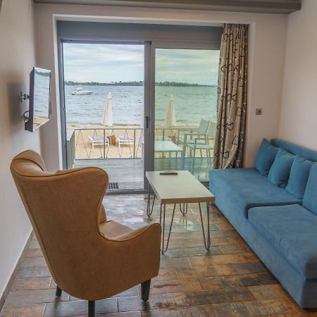 Zinozis Beach Apartments 보우르보우로우 외부 사진