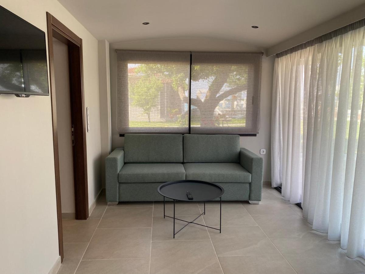 Zinozis Beach Apartments 보우르보우로우 외부 사진