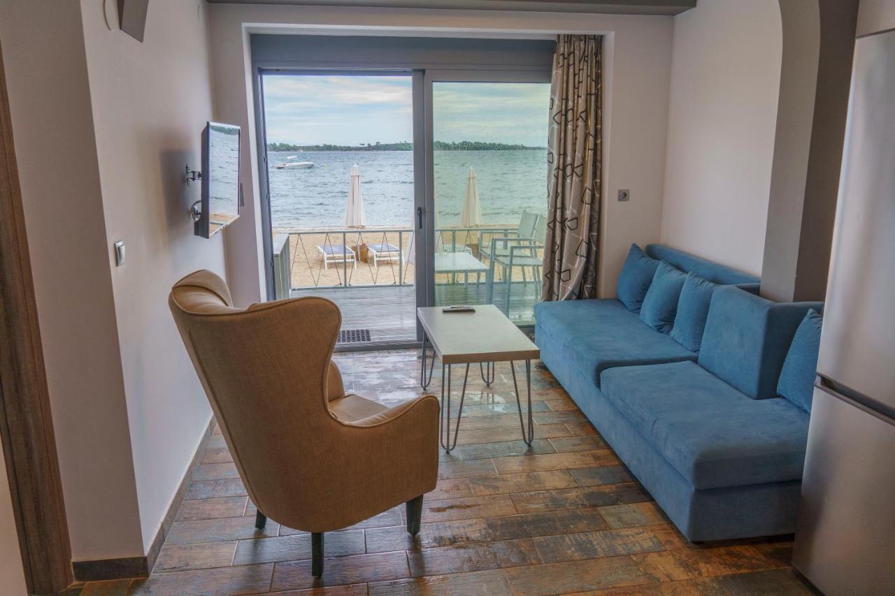 Zinozis Beach Apartments 보우르보우로우 외부 사진