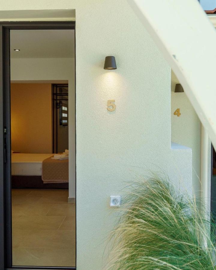 Zinozis Beach Apartments 보우르보우로우 외부 사진