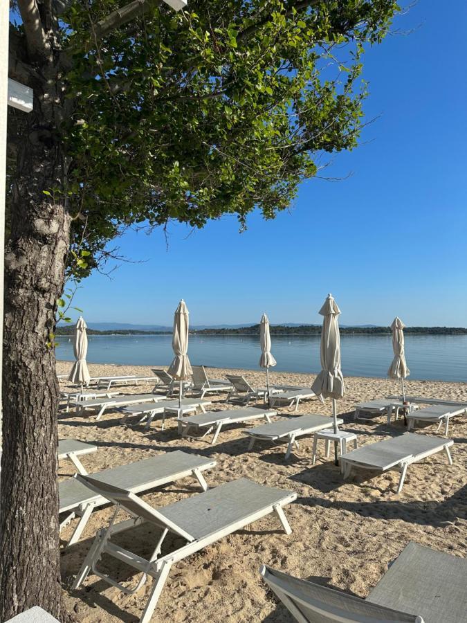 Zinozis Beach Apartments 보우르보우로우 외부 사진